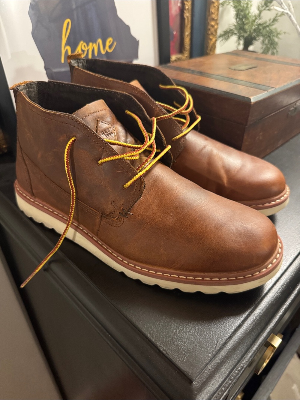 Reef Men's Voyage LE Brown Leather Chukka Boots with Yellow Laces size 9.5